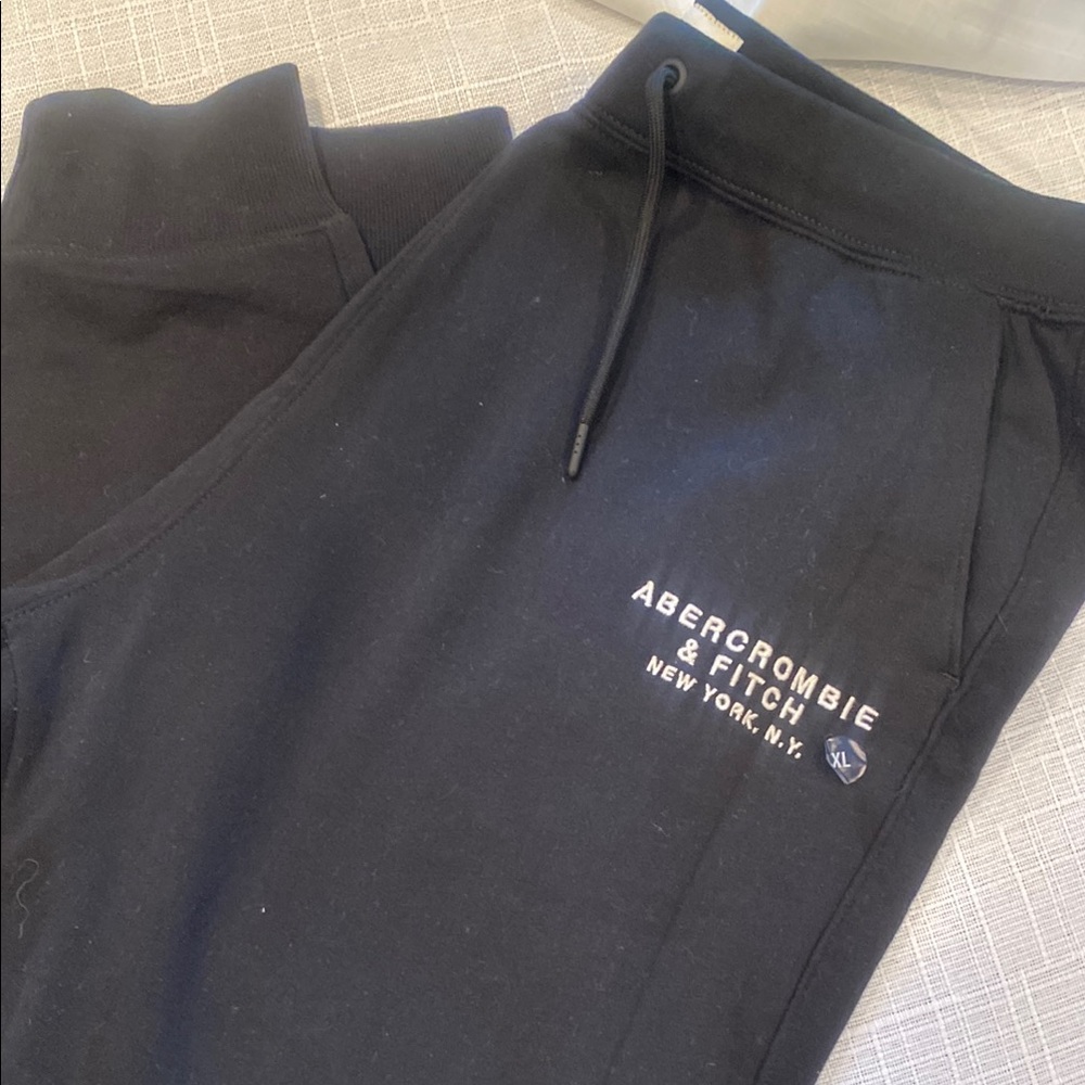 NWT XL Abercrombie & Fitch Black Joggers